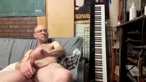 guitarist4206917 online show from 10, 4, 2026