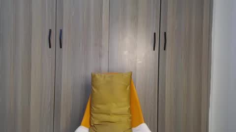 Snapshot of gulpess chatting on 5, 10, 2025 Miss Incredible online show from 5, 10, 2025