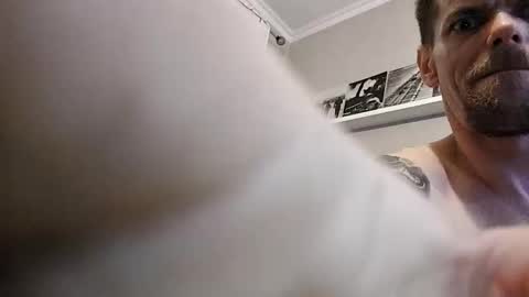 gunnarssonbenni33 online show from 15, 2, 2026