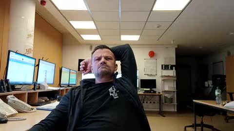 Snapshot of guschidick chatting on 28, 11, 2025 guschidick online show from 28, 11, 2025