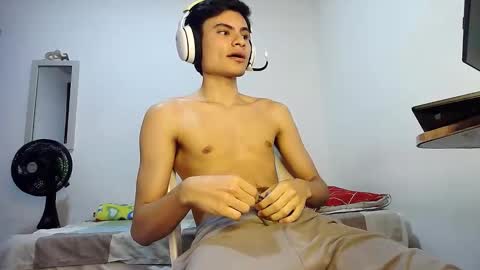 Snapshot of guts1_ chatting on 13, 11, 2025 Guts online show from 13, 11, 2025