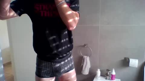 Snapshot of guy2015big chatting on 23, 9, 2025 Flo online show from 23, 9, 2025