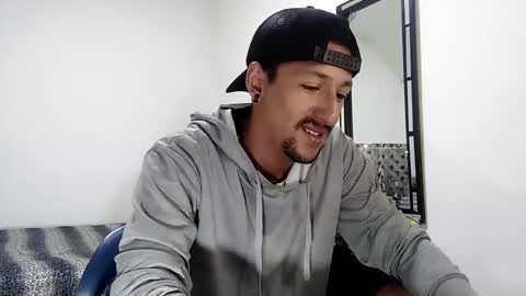 Snapshot of guykarim chatting on 8, 1, 2025 karim online show from 8, 1, 2025