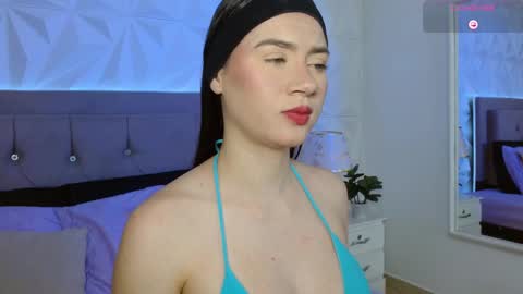 Snapshot of gwen_drew chatting on 5, 10, 2025 Gwen Drew online show from 5, 10, 2025