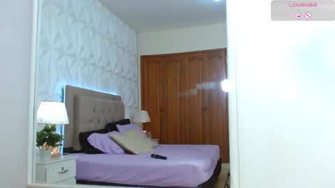 Gwen Drew online show from 7, 2, 2026