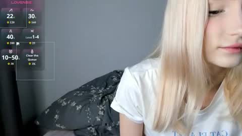Snapshot of gwencase chatting on 22, 6, 2026 Gwan online show from 22, 6, 2026