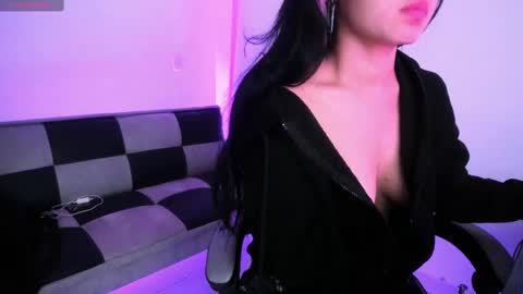 Snapshot of gwenhazel chatting on 6, 10, 2025 gwenhazel online show from 6, 10, 2025