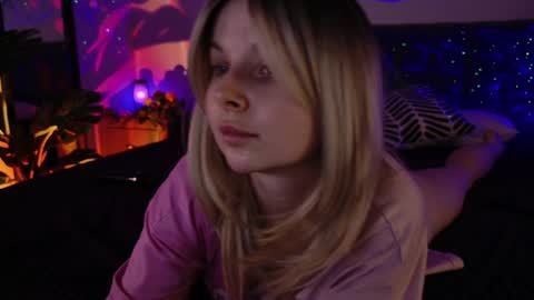 Snapshot of gwenhilton chatting on 8, 1, 2025 gwenhilton online show from 8, 1, 2025