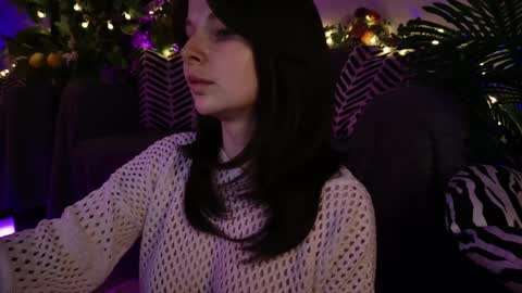 Snapshot of gwenhilton chatting on 27, 2, 2025 gwenhilton online show from 27, 2, 2025