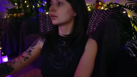 Snapshot of gwenhilton chatting on 5, 3, 2025 gwenhilton online show from 5, 3, 2025