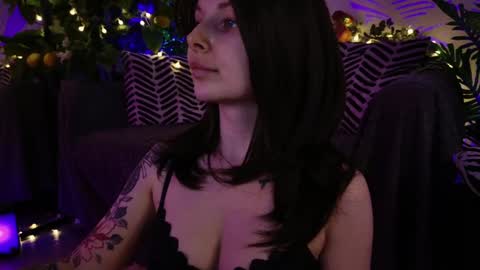 Snapshot of gwenhilton chatting on 7, 3, 2025 gwenhilton online show from 7, 3, 2025