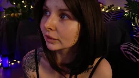 Snapshot of gwenhilton chatting on 11, 3, 2025 gwenhilton online show from 11, 3, 2025