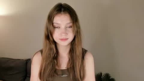 Snapshot of gwennielove chatting on 21, 6, 2026 Molly online show from 21, 6, 2026