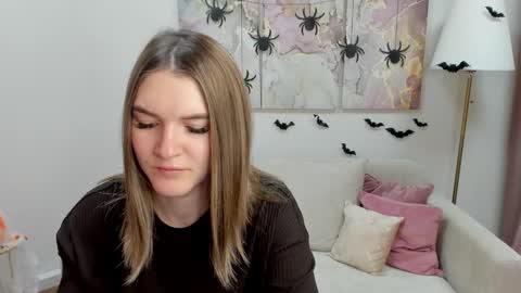 Snapshot of gwensmitt chatting on 3, 11, 2025 gwensmitt online show from 3, 11, 2025