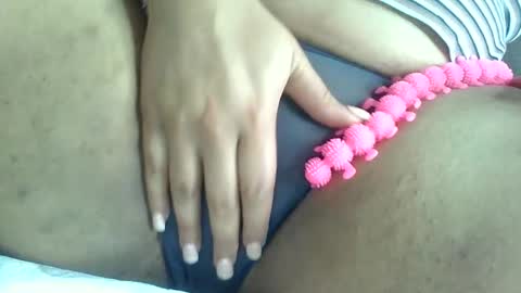 Snapshot of h0n3yb333 chatting on 9, 10, 2025 h0n3yb333 online show from 9, 10, 2025