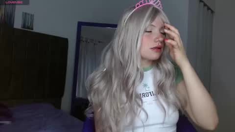 Snapshot of hadde01 chatting on 4, 12, 2025 Hadde online show from 4, 12, 2025