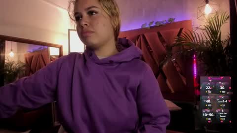 Snapshot of haelycute chatting on 21, 2, 2025 Haely online show from 21, 2, 2025