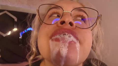 Snapshot of haelycute chatting on 6, 10, 2025 Haely online show from 6, 10, 2025