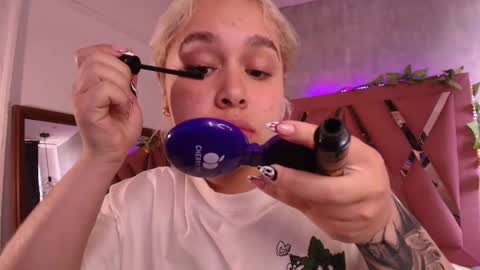 Snapshot of haelycute chatting on 6, 10, 2025 Haely online show from 6, 10, 2025