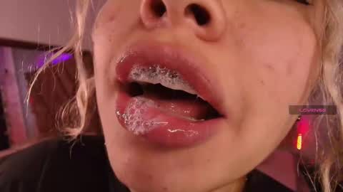 Snapshot of haelycute chatting on 11, 10, 2025 Haely online show from 11, 10, 2025