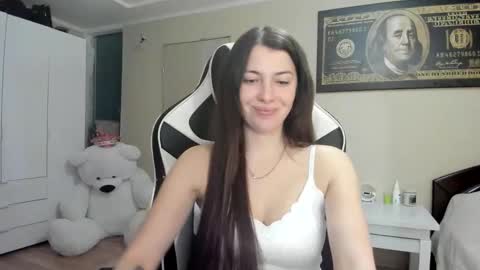 Snapshot of hailey_beauty chatting on 8, 10, 2025 Sk pe Anya388109 online show from 8, 10, 2025