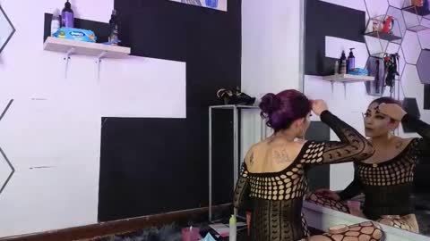 haileycat_ online show from 23, 12, 2025