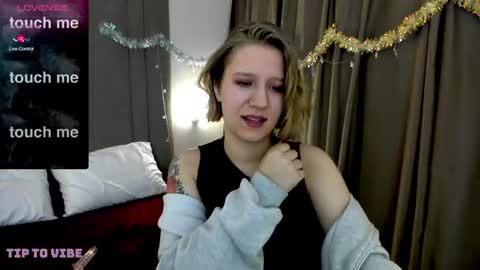 Snapshot of haileyfoxy chatting on 2, 1, 2025 Hailey online show from 2, 1, 2025