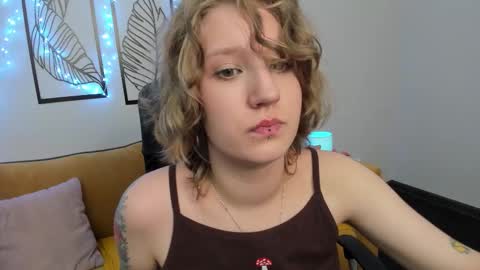 Snapshot of haileyfoxy chatting on 11, 9, 2025 Hailey online show from 11, 9, 2025