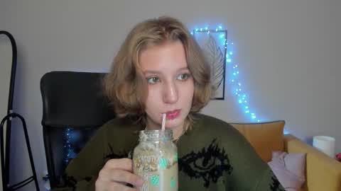 Snapshot of haileyfoxy chatting on 1, 10, 2025 Hailey online show from 1, 10, 2025