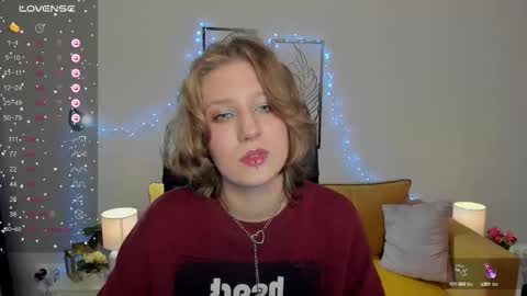 Snapshot of haileyfoxy chatting on 3, 10, 2025 Hailey online show from 3, 10, 2025