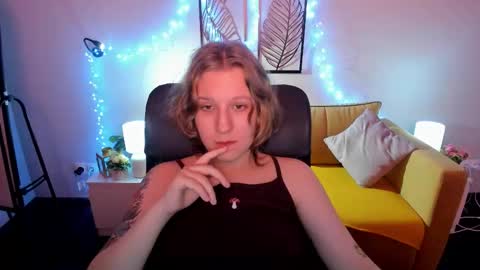 Snapshot of haileyfoxy chatting on 15, 10, 2025 Hailey online show from 15, 10, 2025