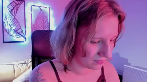 Snapshot of haileyfoxy chatting on 15, 11, 2025 Hailey online show from 15, 11, 2025