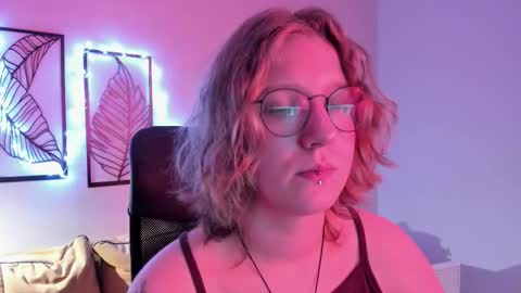 Snapshot of haileyfoxy chatting on 18, 11, 2025 Hailey online show from 18, 11, 2025