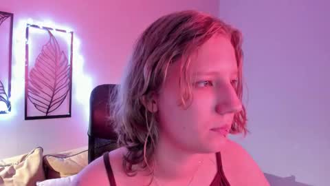 Snapshot of haileyfoxy chatting on 20, 11, 2025 Hailey online show from 20, 11, 2025