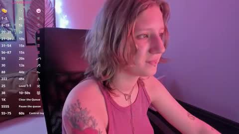 Snapshot of haileyfoxy chatting on 4, 12, 2025 Hailey online show from 4, 12, 2025