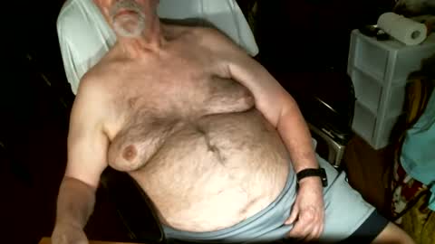 Snapshot of hairybear813 chatting on 4, 6, 2026 hairybear813 online show from 4, 6, 2026