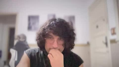 Snapshot of halfblood18 chatting on 26, 10, 2025 halfblood18 online show from 26, 10, 2025