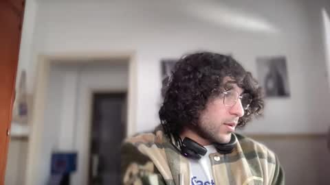 Snapshot of halfblood18 chatting on 29, 10, 2025 halfblood18 online show from 29, 10, 2025