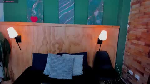 Halley Lorens online show from 26, 10, 2025