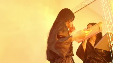 Hallie Stone online show from 13, 4, 2026