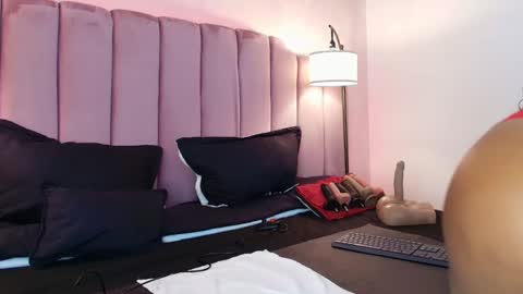  Hally Bans  online show from 8, 3, 2025