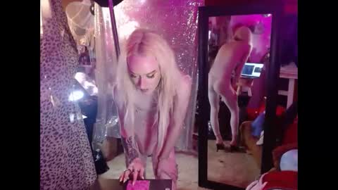 Snapshot of halovalentine chatting on 17, 9, 2025 halovalentine online show from 17, 9, 2025