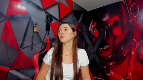 Snapshot of hana_and_zeta chatting on 5, 11, 2025 Hana and Zeta online show from 5, 11, 2025