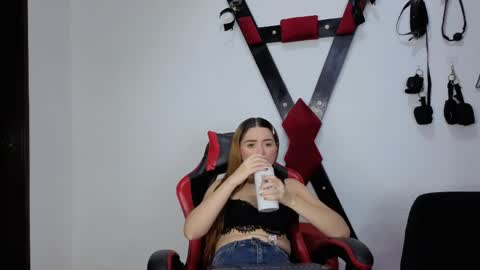 Hana and Zeta online show from 2, 4, 2026