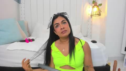 Snapshot of hanah_gray chatting on 11, 9, 2025 hanah_gray online show from 11, 9, 2025