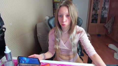 Snapshot of handsome_whale chatting on 4, 12, 2025 Mila online show from 4, 12, 2025