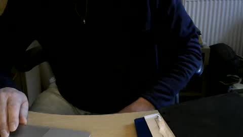 Snapshot of handz2 chatting on 11, 1, 2025 handz2 online show from 11, 1, 2025