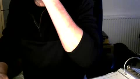 Snapshot of handz2 chatting on 11, 1, 2025 handz2 online show from 11, 1, 2025