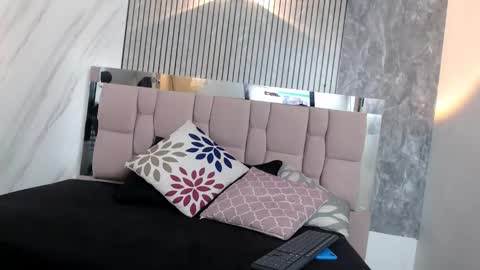 Hanna Palmer online show from 5, 12, 2025