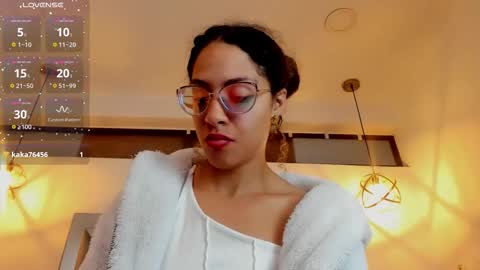 Snapshot of hanna_corne chatting on 14, 11, 2025 HANNA online show from 14, 11, 2025